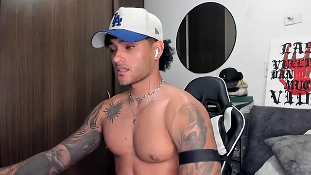 Snapshot of Alessandro_Vanni chatting on September 12, 3:39 am Alessandro Vanni online show from September 12, 3:39 am