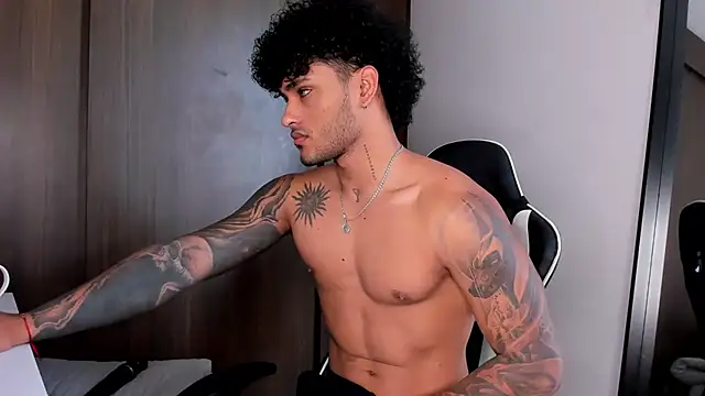 Snapshot of Alessandro_Vanni chatting on January 14, 1:49 pm Alessandro Vanni online show from January 14, 1:49 pm