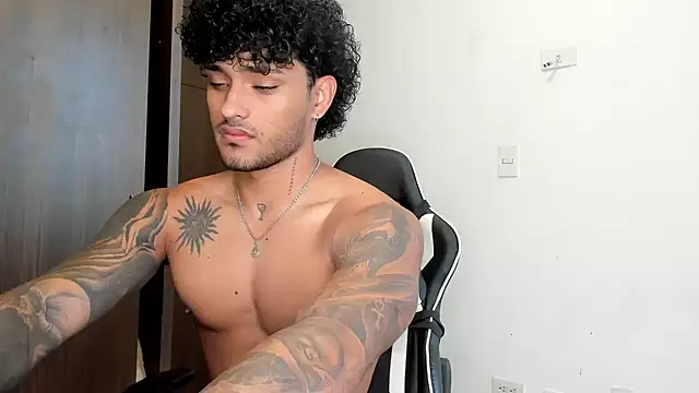 Snapshot of Alessandro_Vanni chatting on January 26, 1:36 pm Alessandro Vanni online show from January 26, 1:36 pm