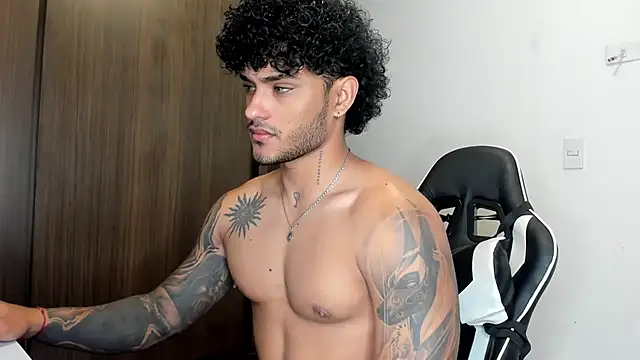 Snapshot of Alessandro_Vanni chatting on January 18, 3:27 pm Alessandro Vanni online show from January 18, 3:27 pm