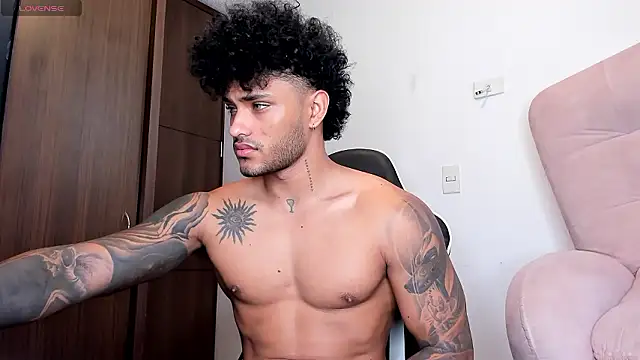 Snapshot of Alessandro_Vanni chatting on December 2, 1:11 pm Alessandro Vanni online show from December 2, 1:11 pm