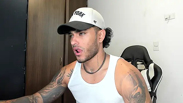 Snapshot of Alessandro_Vanni chatting on December 9, 1:46 pm Alessandro Vanni online show from December 9, 1:46 pm