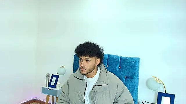 Snapshot of Alessandro_Vanni chatting on December 5, 11:49 am Alessandro Vanni online show from December 5, 11:49 am