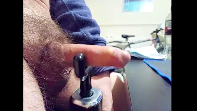 hairyuncut00 online show from April 11, 2:20 pm