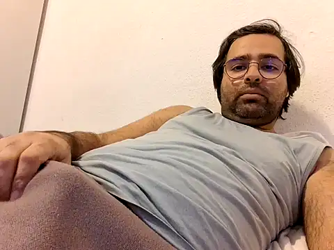 Snapshot of Azad64 chatting on December 17, 3:17 pm Azad64 online show from December 17, 3:17 pm
