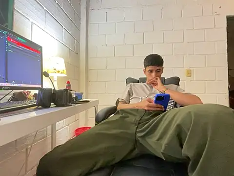 Max TheHorseDick online show from November 4, 3:29 am