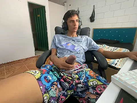 Snapshot of Max_TheHorseDick chatting on March 10, 8:56 pm Max TheHorseDick online show from March 10, 8:56 pm