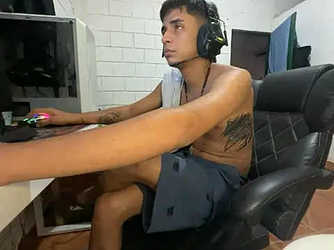 Max TheHorseDick online show from April 23, 10:34 pm