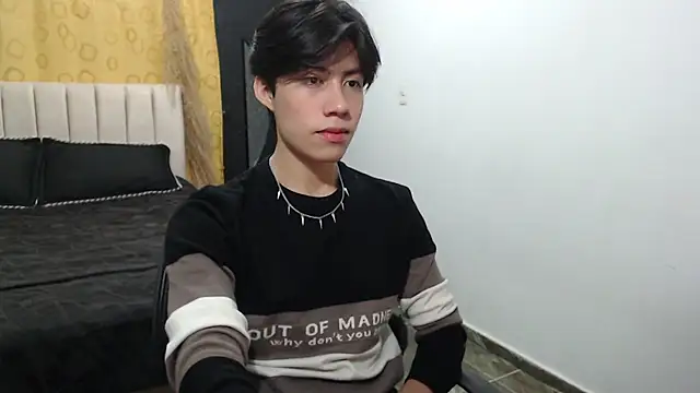 Snapshot of Elio-cam chatting on December 15, 8:52 am Elio-cam online show from December 15, 8:52 am