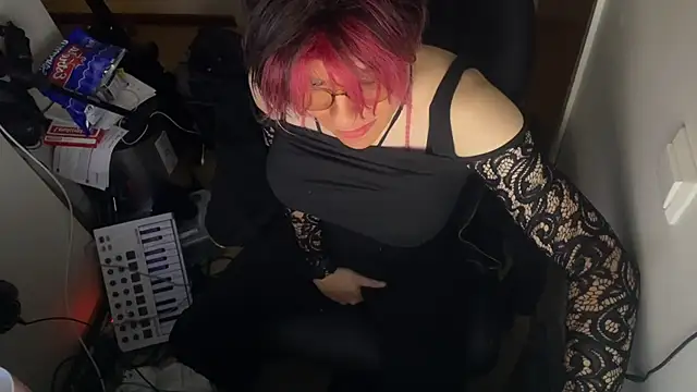 Snapshot of ecd011 chatting on September 29, 1:04 am ecd011 online show from September 29, 1:04 am