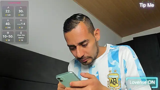 jhonyalzate2 online show from July 19, 4:18 am
