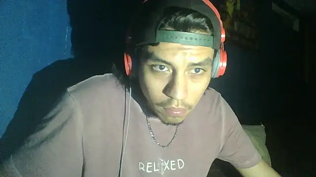 AlexAlejandro13 online show from September 26, 7:50 am