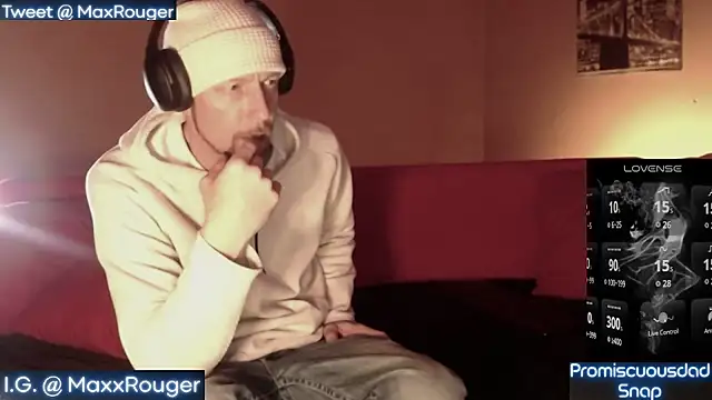 Snapshot of MaxRouger chatting on December 4, 5:05 am MaxRouger online show from December 4, 5:05 am