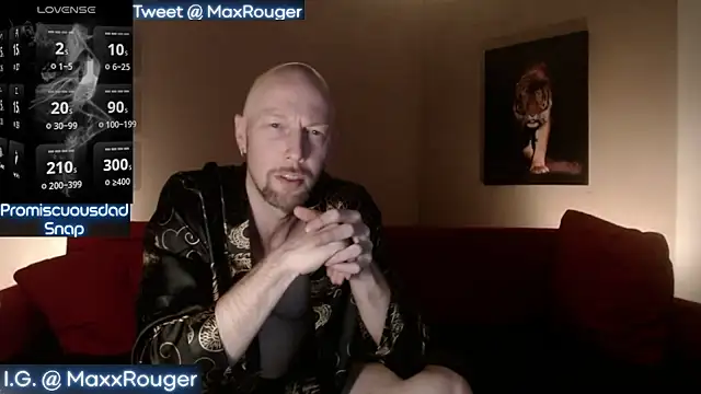 Snapshot of MaxRouger chatting on December 10, 2:35 am MaxRouger online show from December 10, 2:35 am