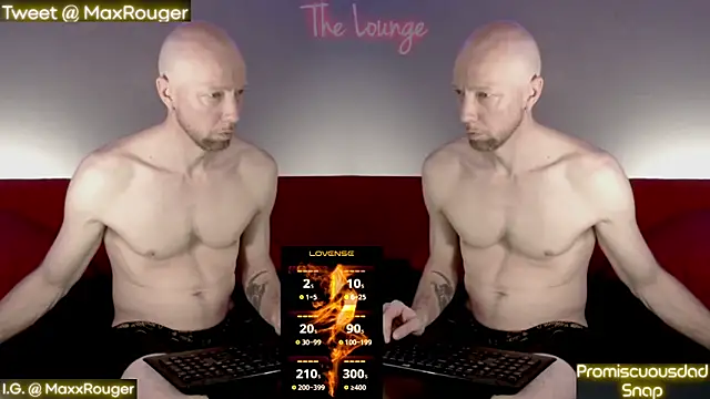 Snapshot of MaxRouger chatting on December 21, 1:26 am MaxRouger online show from December 21, 1:26 am