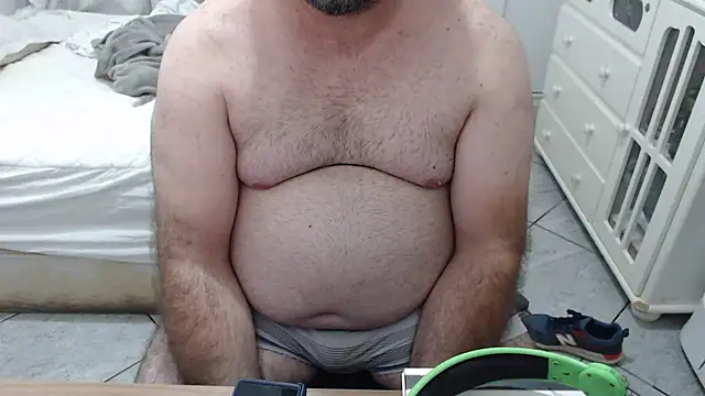 Snapshot of MysterBearMG chatting on October 7, 12:37 am MysterBearMG online show from October 7, 12:37 am