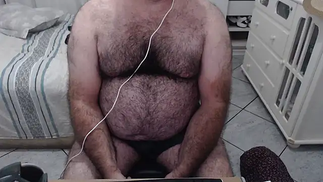 Snapshot of MysterBearMG chatting on January 17, 12:20 am MysterBearMG online show from January 17, 12:20 am