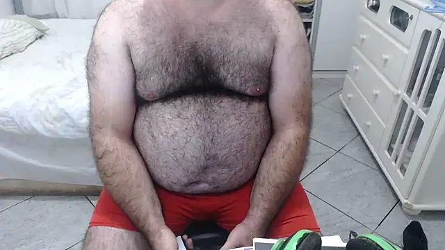 Snapshot of MysterBearMG chatting on February 13, 12:46 am MysterBearMG online show from February 13, 12:46 am