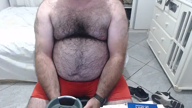 Snapshot of MysterBearMG chatting on February 24, 12:52 am MysterBearMG online show from February 24, 12:52 am