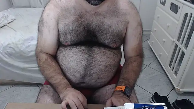 Snapshot of MysterBearMG chatting on February 18, 10:36 pm MysterBearMG online show from February 18, 10:36 pm