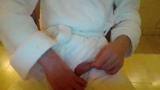 Snapshot of Remstr chatting on January 22, 9:33 pm Remstr online show from January 22, 9:33 pm