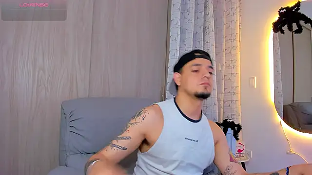 Snapshot of alejandro_calderon1 chatting on October 19, 5:45 am alejandro calderon1 online show from October 19, 5:45 am