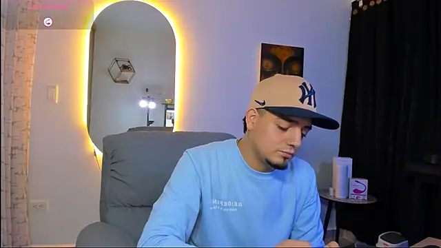 alejandro calderon1 online show from January 6, 5:11 am