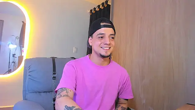 Snapshot of alejandro_calderon1 chatting on January 17, 5:11 am alejandro calderon1 online show from January 17, 5:11 am