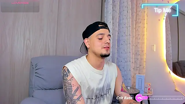 Snapshot of alejandro_calderon1 chatting on September 29, 5:17 am alejandro calderon1 online show from September 29, 5:17 am