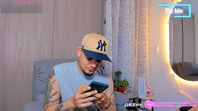 Snapshot of alejandro_calderon1 chatting on October 11, 3:10 am alejandro calderon1 online show from October 11, 3:10 am