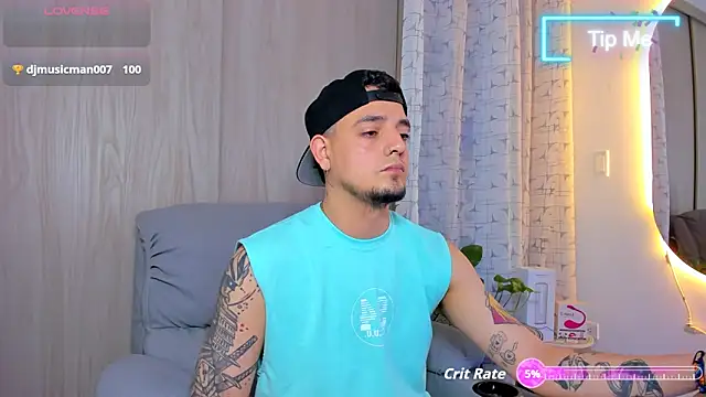 Snapshot of alejandro_calderon1 chatting on October 3, 4:39 am alejandro calderon1 online show from October 3, 4:39 am