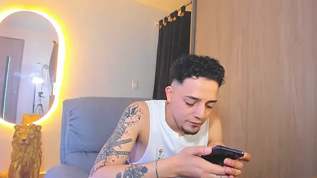 Snapshot of alejandro_calderon1 chatting on January 22, 7:03 am alejandro calderon1 online show from January 22, 7:03 am