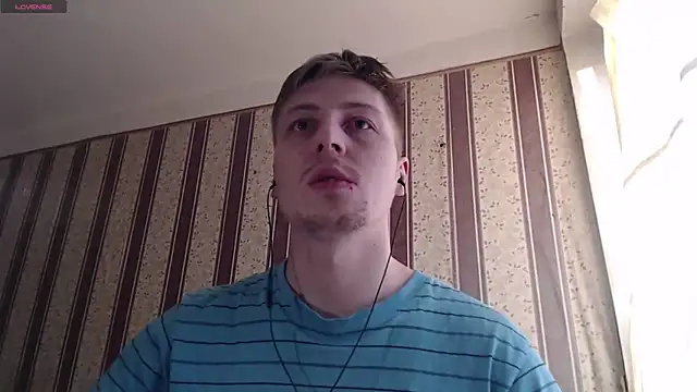Snapshot of darienlarge chatting on February 25, 2:44 pm darienlarge online show from February 25, 2:44 pm