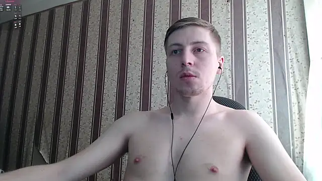 Snapshot of darienlarge chatting on February 20, 2:02 pm darienlarge online show from February 20, 2:02 pm