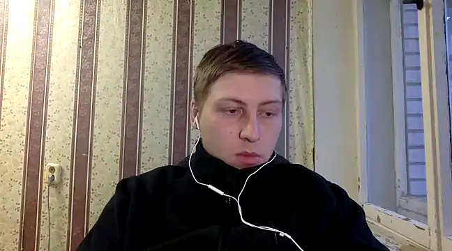 Snapshot of darienlarge chatting on December 6, 7:32 am darienlarge online show from December 6, 7:32 am