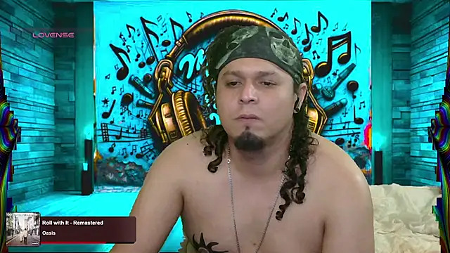 Snapshot of chino_roz chatting on March 12, 8:08 am chino roz online show from March 12, 8:08 am