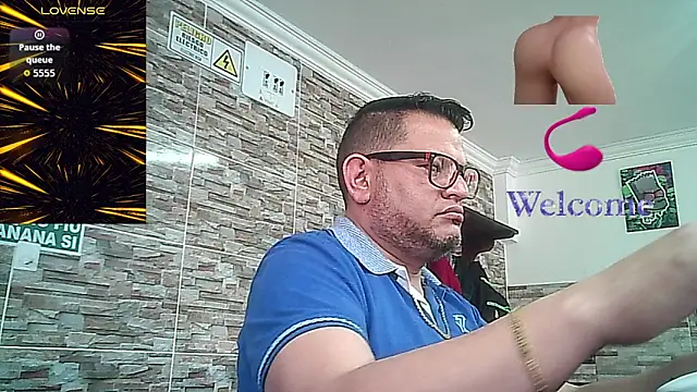 Snapshot of SexDiffrent chatting on October 12, 8:36 pm SexDiffrent online show from October 12, 8:36 pm