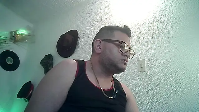 Snapshot of SexDiffrent chatting on October 9, 5:12 am SexDiffrent online show from October 9, 5:12 am