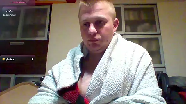 Snapshot of Matttthees chatting on March 21, 8:40 pm Matttthees online show from March 21, 8:40 pm