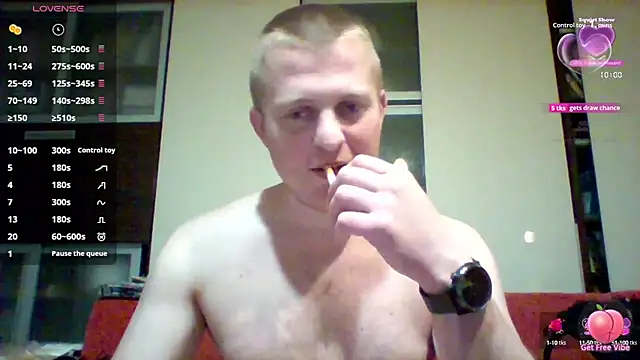 Snapshot of Matttthees chatting on October 11, 1:31 am Matttthees online show from October 11, 1:31 am
