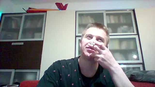 Snapshot of Matttthees chatting on February 20, 9:20 pm Matttthees online show from February 20, 9:20 pm