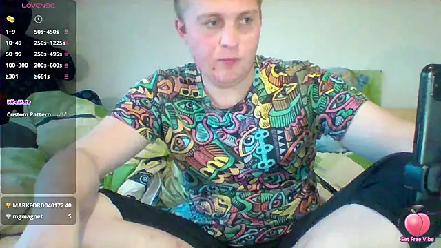Snapshot of Matttthees chatting on December 4, 7:17 am Matttthees online show from December 4, 7:17 am