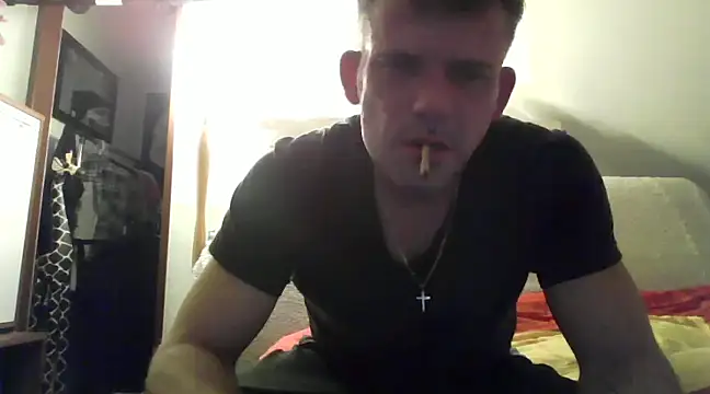 Snapshot of Cambitchboy chatting on December 21, 10:19 pm Cambitchboy online show from December 21, 10:19 pm