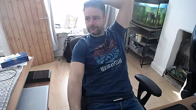 Snapshot of rob2810 chatting on March 20, 9:37 am rob2810 online show from March 20, 9:37 am