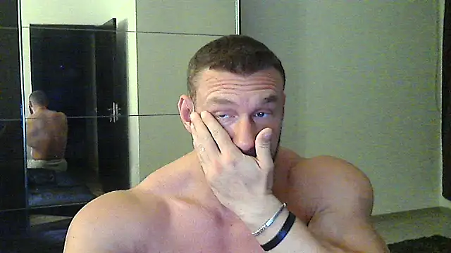 muscularkevin online show from December 3, 4:29 am