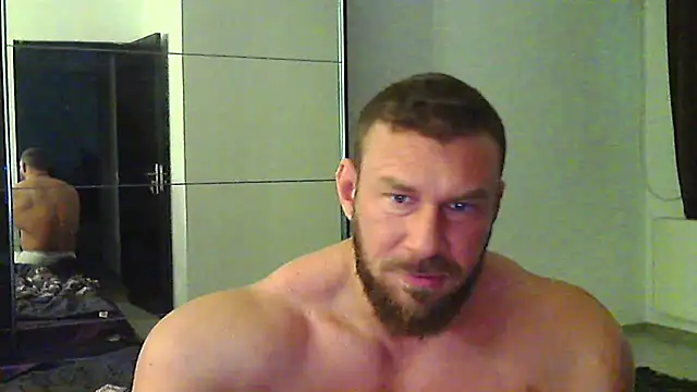 muscularkevin online show from April 23, 4:06 am