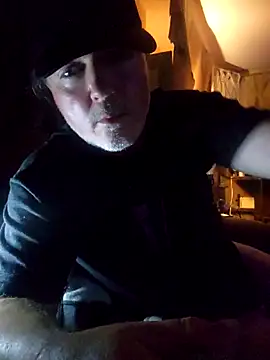 Snapshot of Hotredheadandtoungelasher chatting on October 20, 5:11 am Hotredheadandtoungelasher online show from October 20, 5:11 am