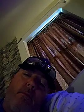 Hotredheadandtoungelasher online show from April 23, 1:13 pm