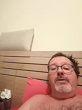 Snapshot of mike9473 chatting on October 13, 8:04 pm mike9473 online show from October 13, 8:04 pm