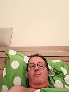 Snapshot of mike9473 chatting on September 24, 9:46 pm mike9473 online show from September 24, 9:46 pm